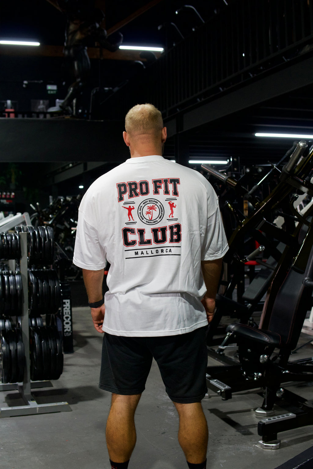 Weißes Oversize-T-Shirt mit großem ProFit Club Rückenprint in Schwarz und Rot.